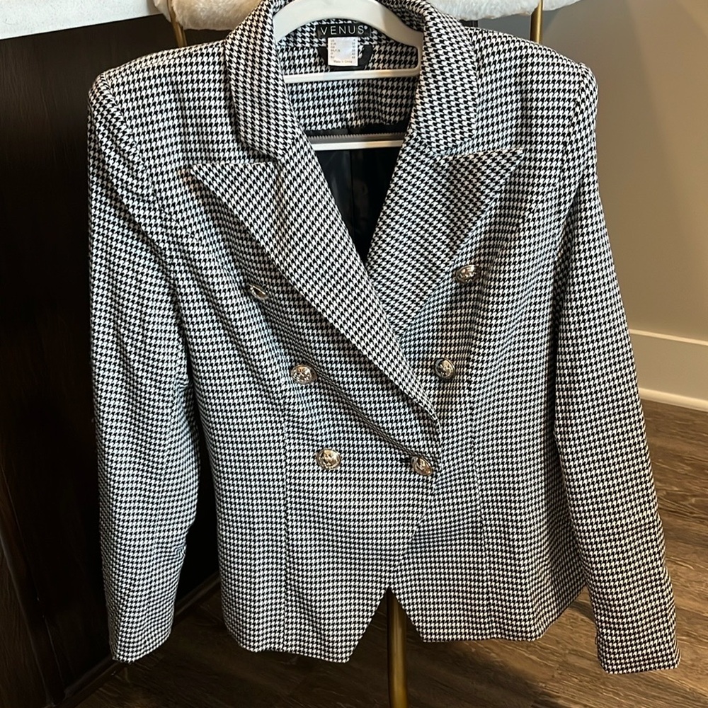Venus Blazer Size 4